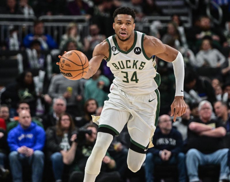 Giannis Antetokounmpo trong màu áo Milwaukee Bucks