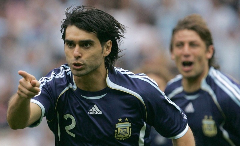 Roberto Ayala khiến mọi tiền đạo phải dè chừng vì khả năng chọn vị trí 